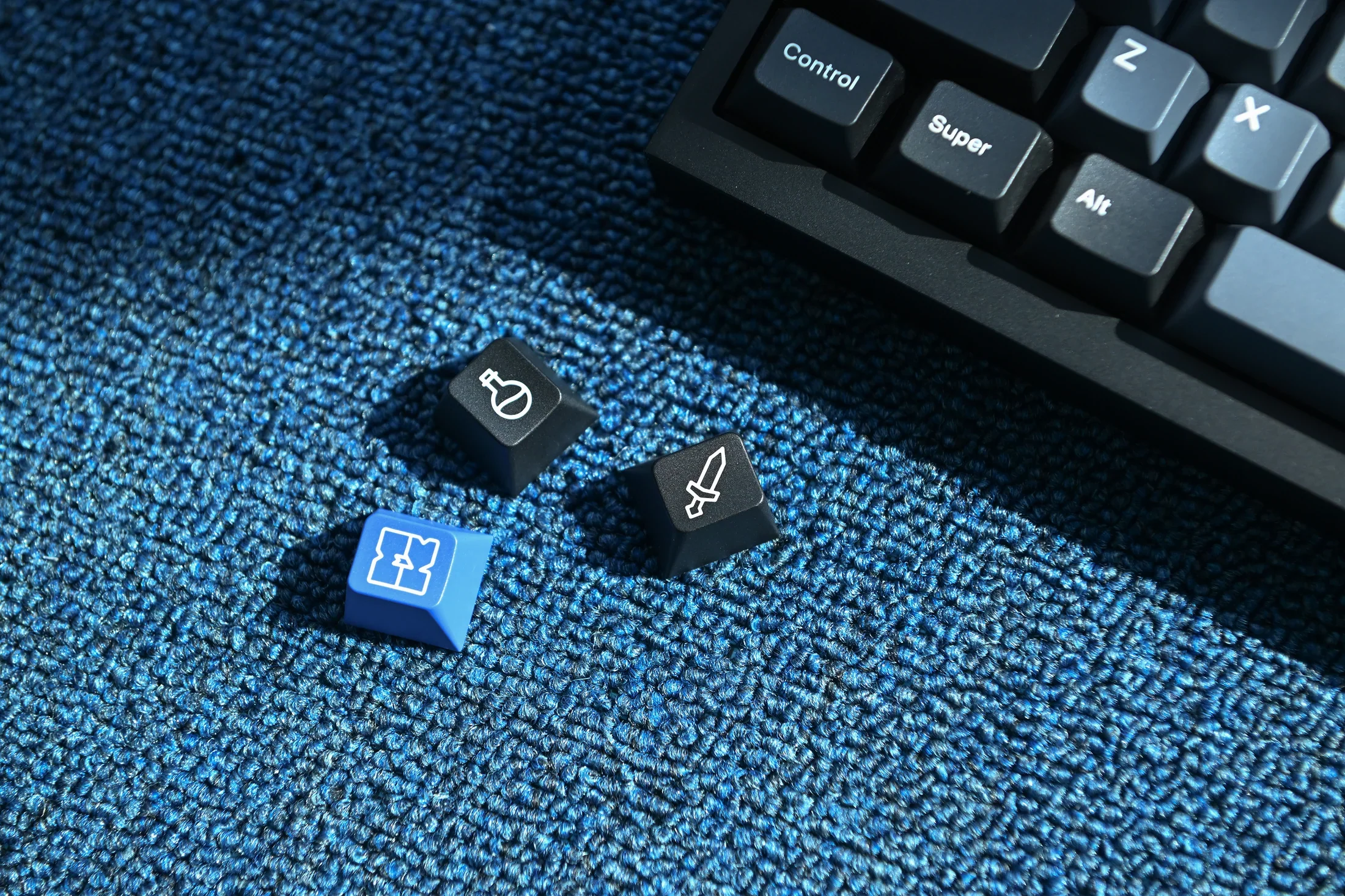 [In Stock] KAP Disconnected Dark Keycap - Image 4
