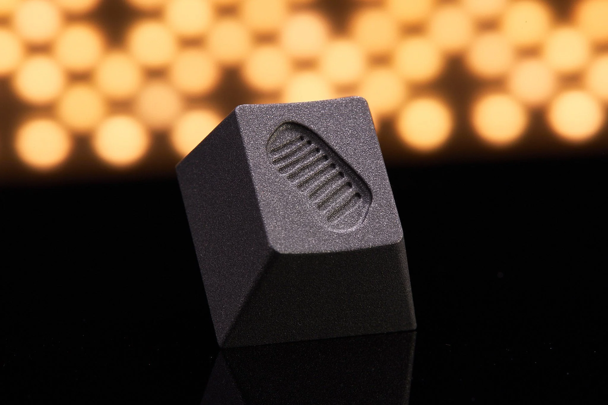 [In Stock] Lunar x Salvun Artisan Keycap - Image 3