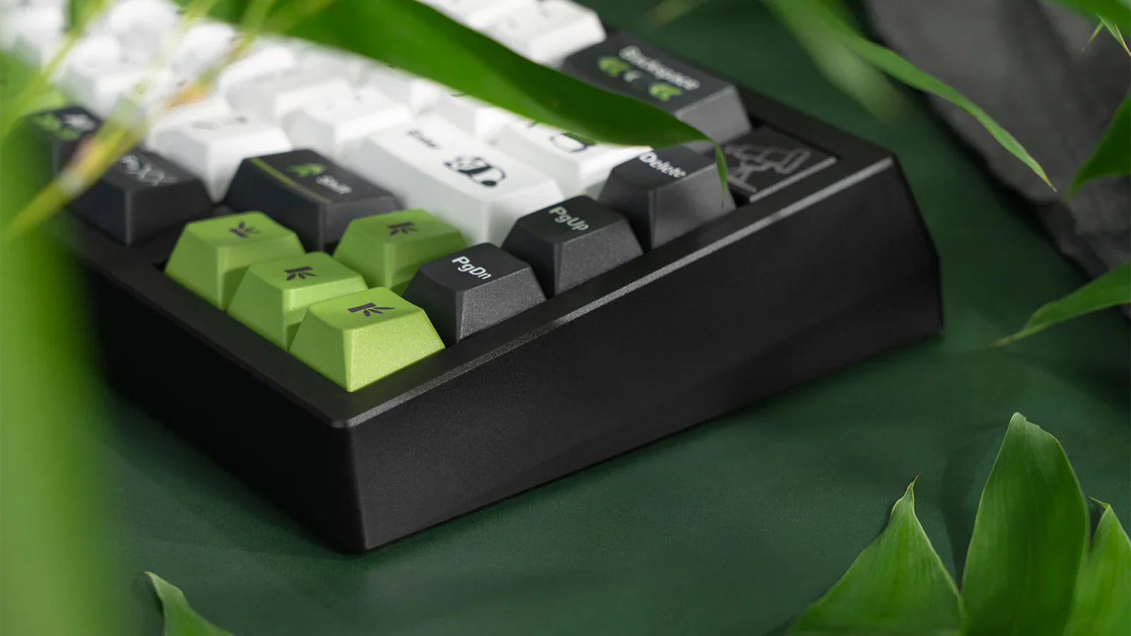 [In Stock] Wuque Studio PBT Panda Edition Keycap Set - Image 5