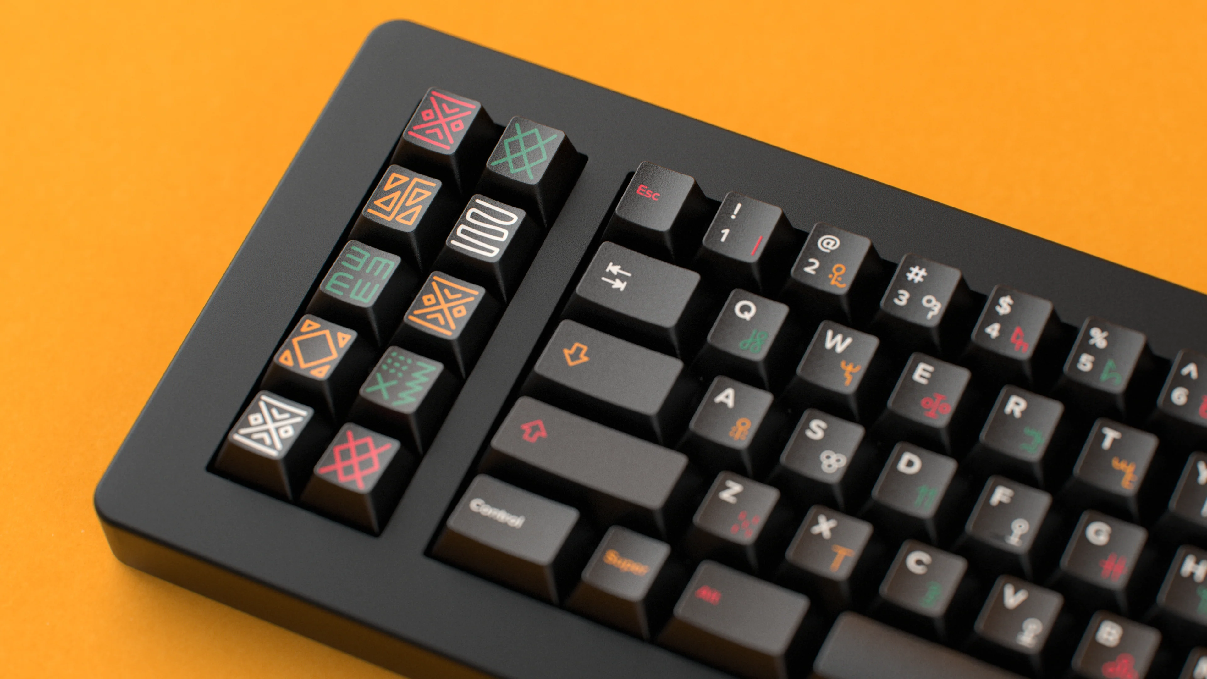 [In Stock] GMK CYL TRIBAL - Image 2